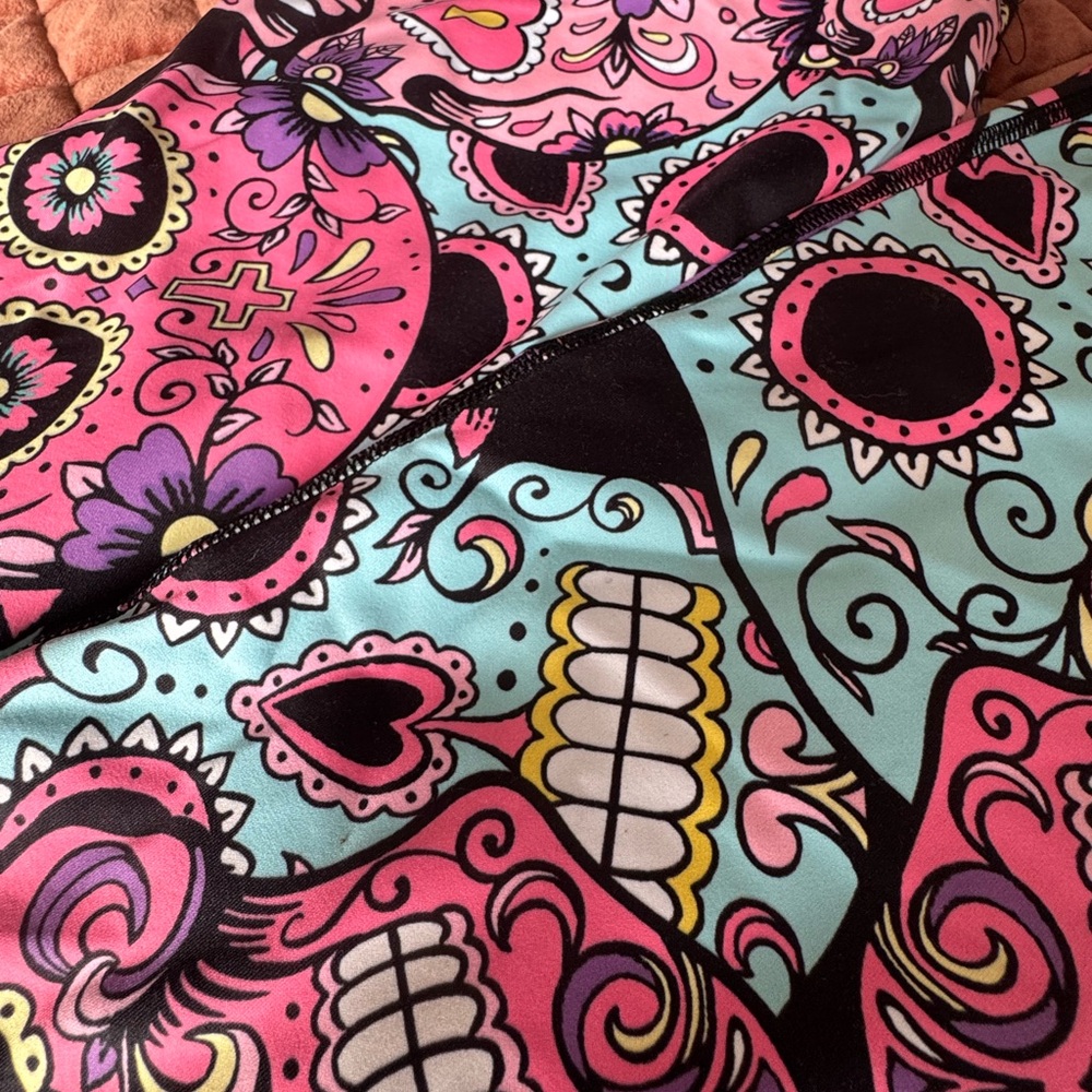 2 PIECE SET!! 💀💖 Constantly Varied Skull Spandex Leggings & Bra - Picture 7 of 8